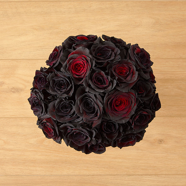 Bouquet Magie Noire – Roses Noires & Verdure Élégante – Bouquets.ma