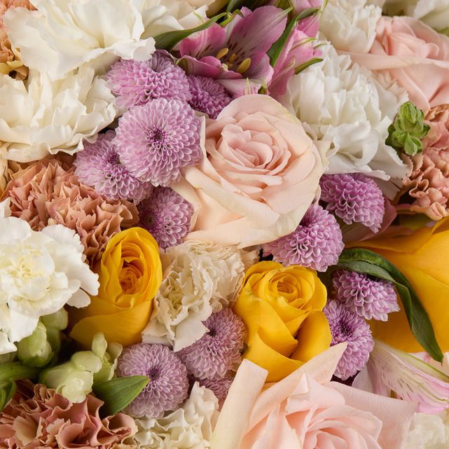 Bouquet Buttercream – Roses Pêche & Jaunes, Carnations & Alstroemeria – Bouquets.ma