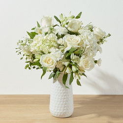 Bouquet Brise Blanche – Hortensias, Roses Blanches & Eucalyptus – Bouquets.ma