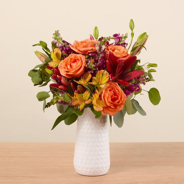 Bouquet Sangria Épicée – Lys Noir Profond, Snapdragons Bordeaux & Roses Orange – Bouquets.ma